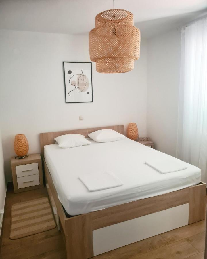 Hello Sunshine - Apartment On The Beach Zubovici Exterior photo